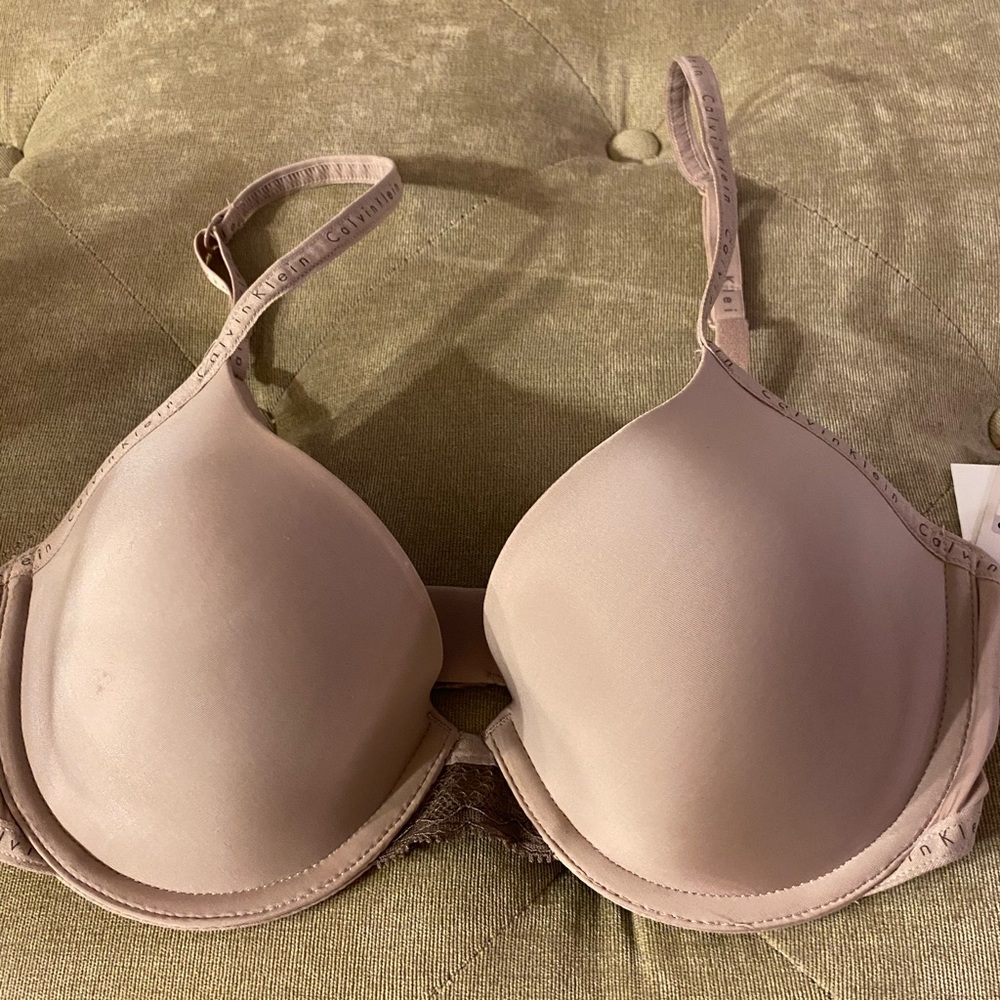 Calvin Klein t-shirt bra.